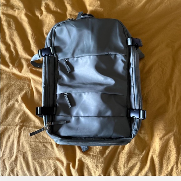 other Other - Mens green gray weekend travel backpack